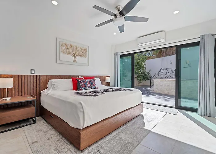 Marbella Lane Premium Ocean View & Pool Holiday home *