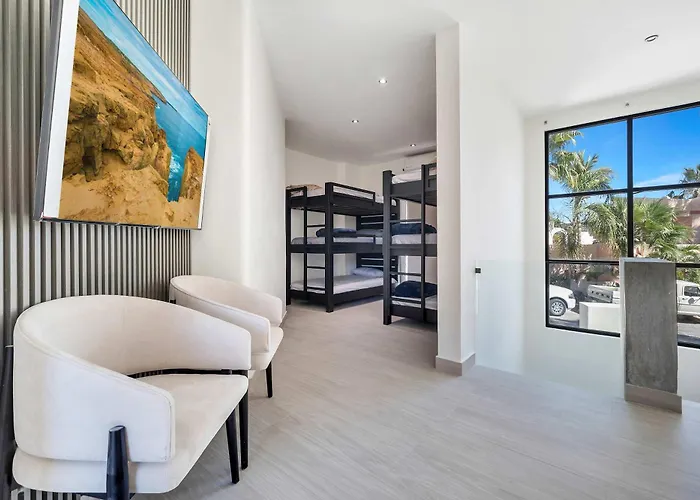 Marbella Lane Premium Ocean View & Pool Holiday home *