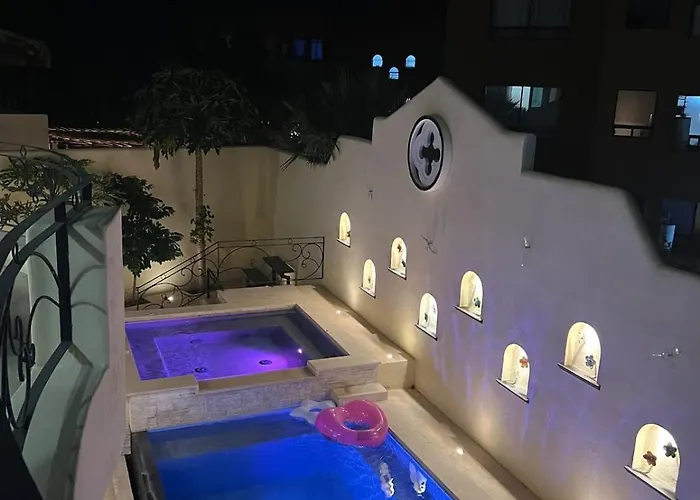 Marbella Lane Premium Ocean View & Pool Holiday home