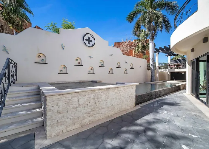 Marbella Lane Premium Ocean View & Pool Holiday home *