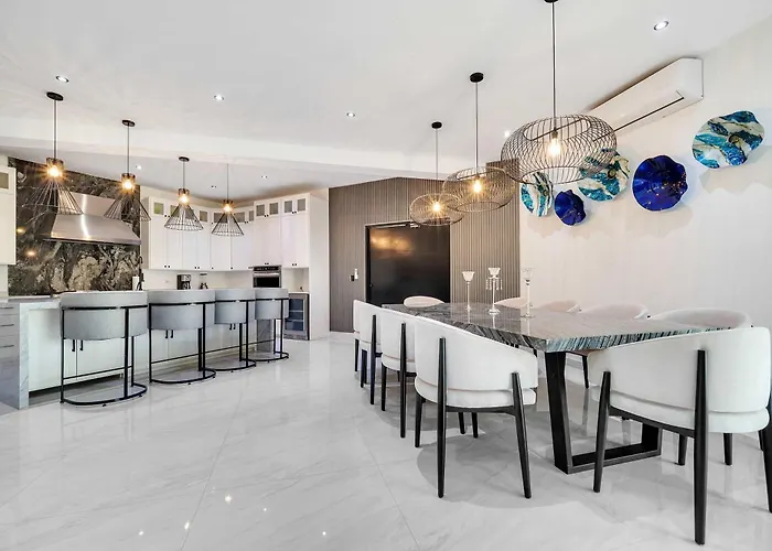 Marbella Lane Premium Ocean View & Pool Holiday home