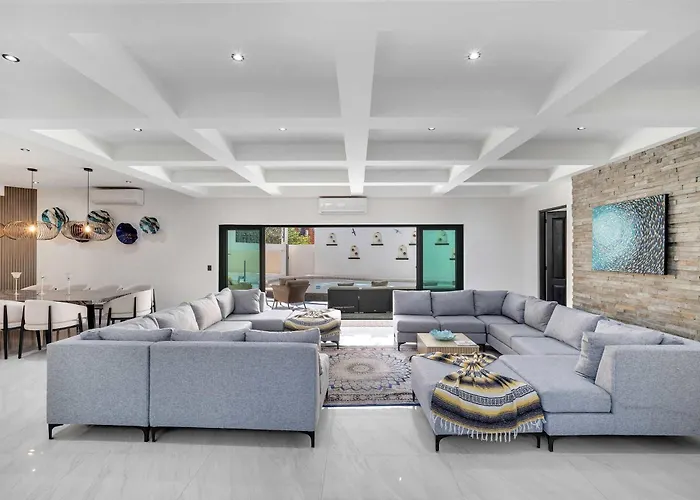 Marbella Lane Premium Ocean View & Pool Holiday home *
