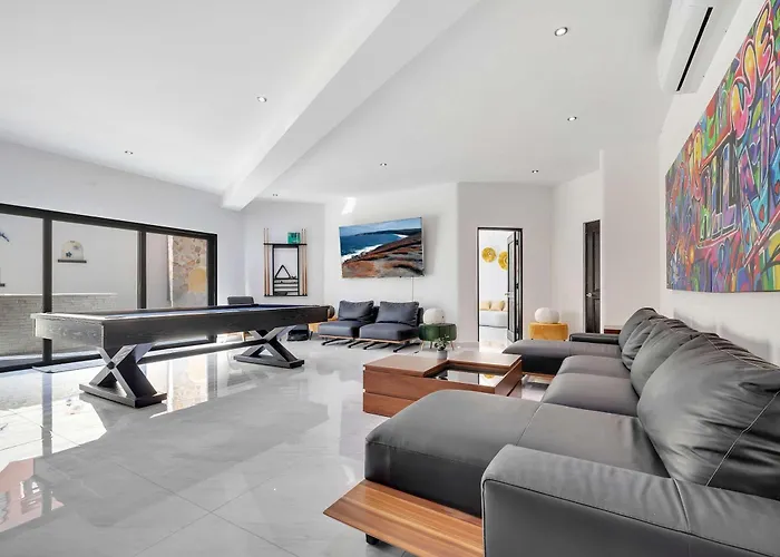 Marbella Lane Premium Ocean View & Pool Holiday home *