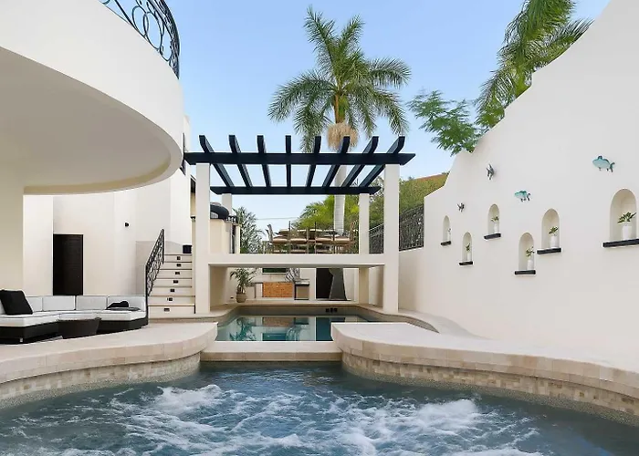 Marbella Lane Premium Ocean View & Pool Holiday home *