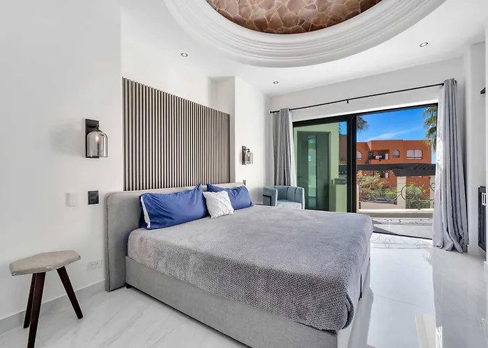 Marbella Lane Premium Ocean View & Pool Holiday home